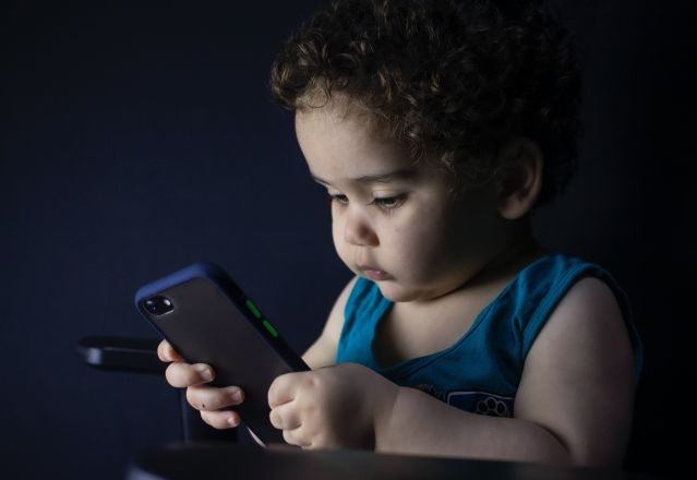 کالای دیجیتال و تاخیر در مهارتهای دست کودک